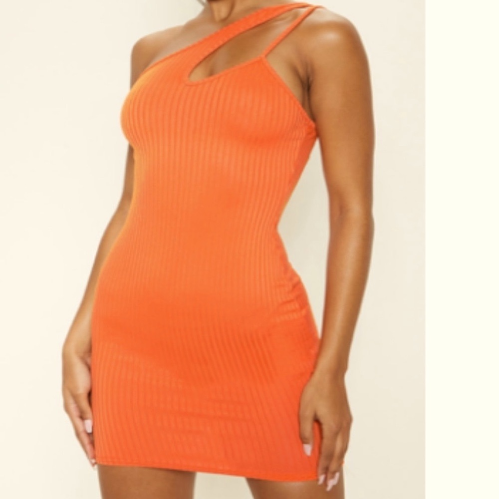 Pretty Little Thing Women dress, brand new !